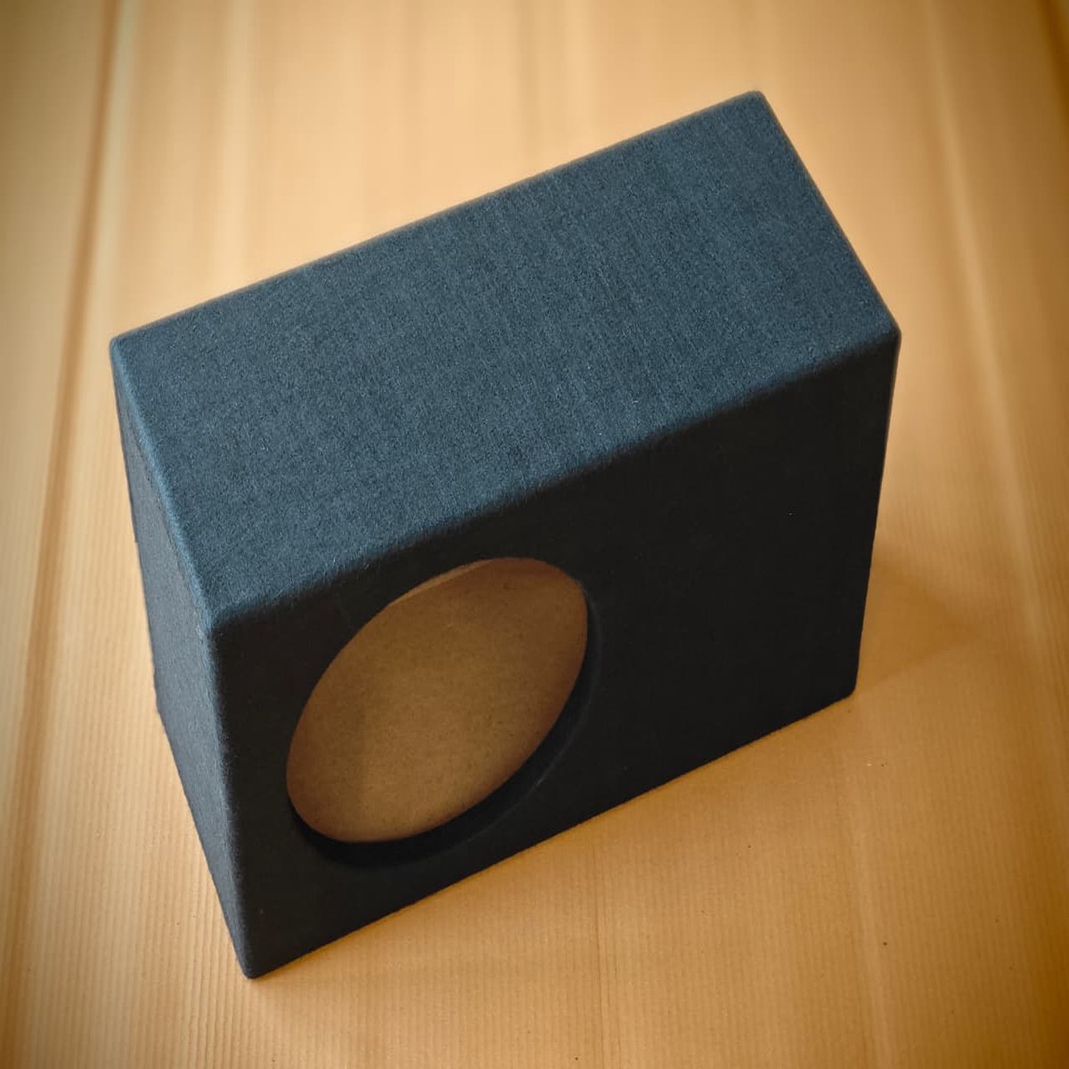Pro-Series 10″ Sealed Subwoofer Enclosure | Compact Sealed Enclosure | Premium Carpet Finish with Tucked Edges